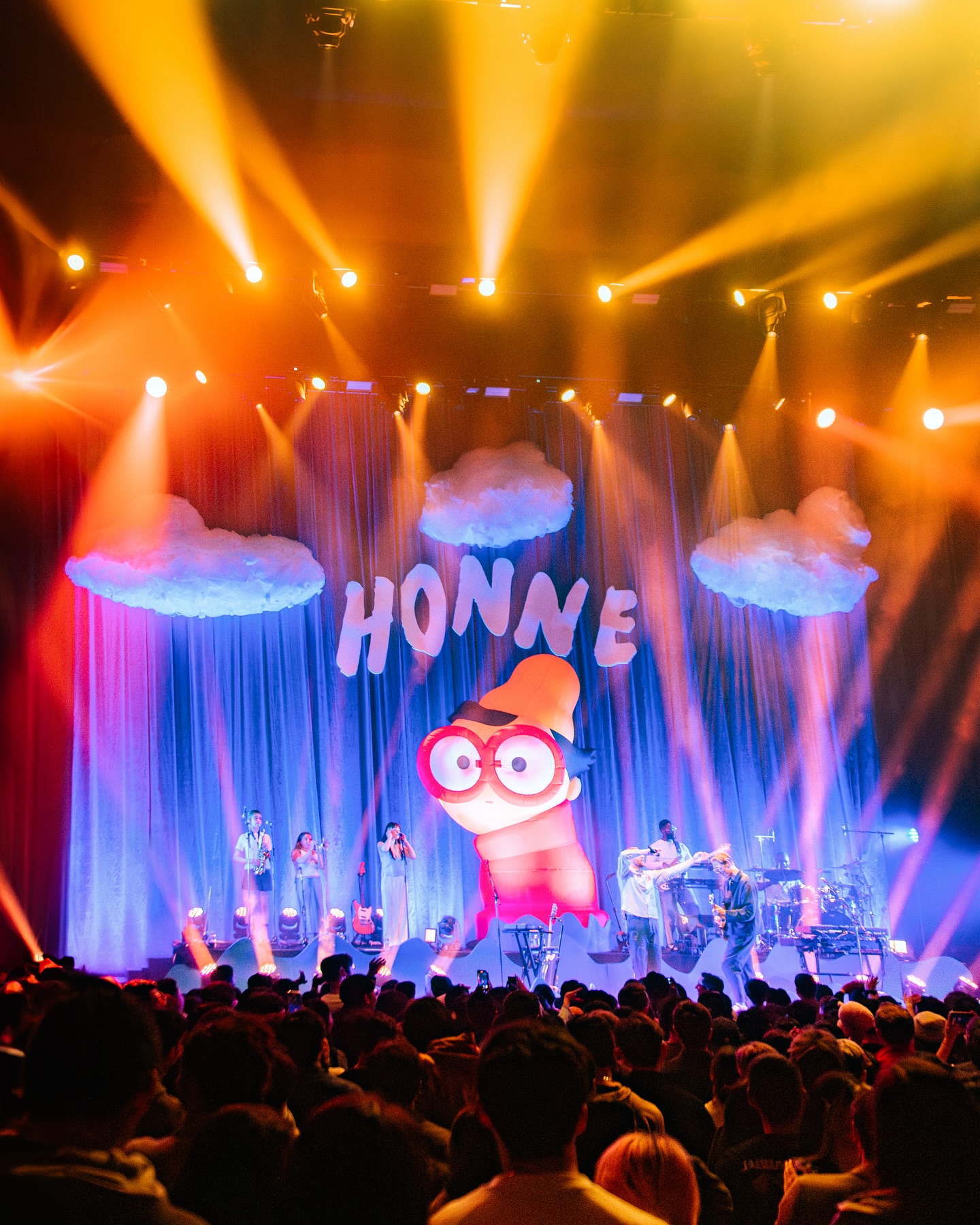 HONNE